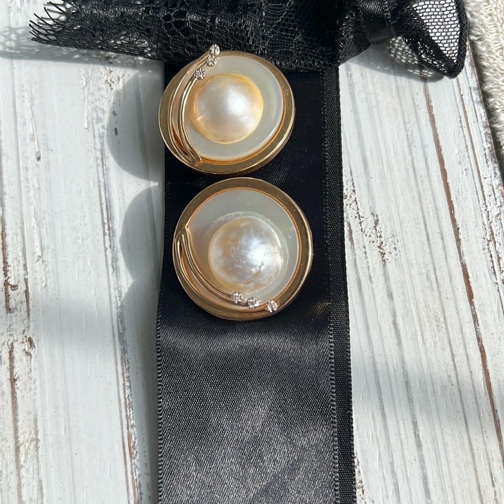 Elegant Gold and Pearl Earrings